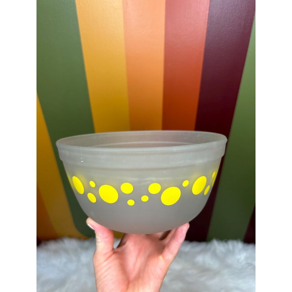 Vintage anchor hocking frosted bowl yellow polka dots - VINTAGE CONDITION